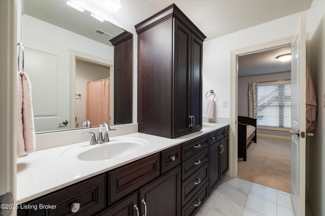 5203 Rock Ridge Dr, Louisville, KY 40241