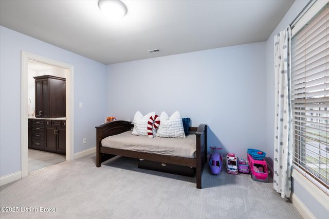 5203 Rock Ridge Dr, Louisville, KY 40241