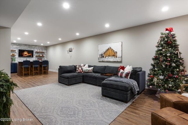 5203 Rock Ridge Dr, Louisville, KY 40241