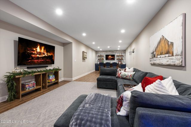 5203 Rock Ridge Dr, Louisville, KY 40241