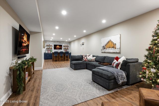 5203 Rock Ridge Dr, Louisville, KY 40241