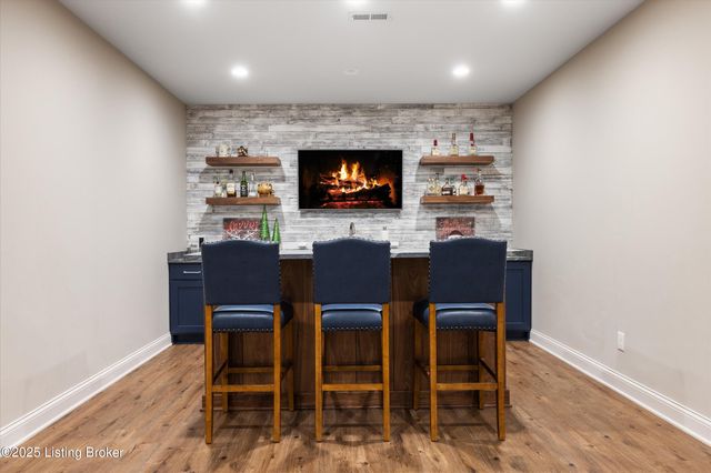 5203 Rock Ridge Dr, Louisville, KY 40241