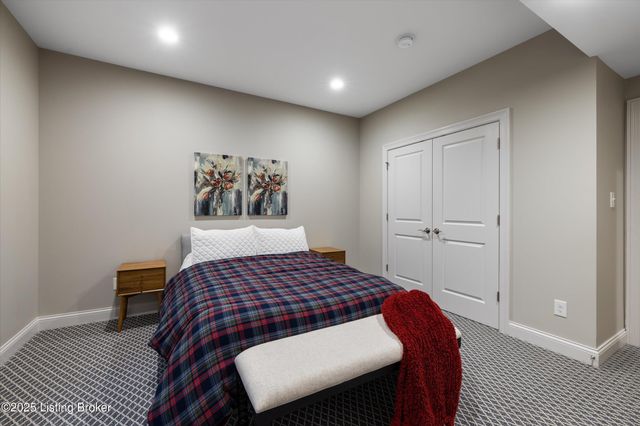 5203 Rock Ridge Dr, Louisville, KY 40241