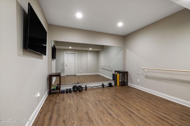 5203 Rock Ridge Dr, Louisville, KY 40241