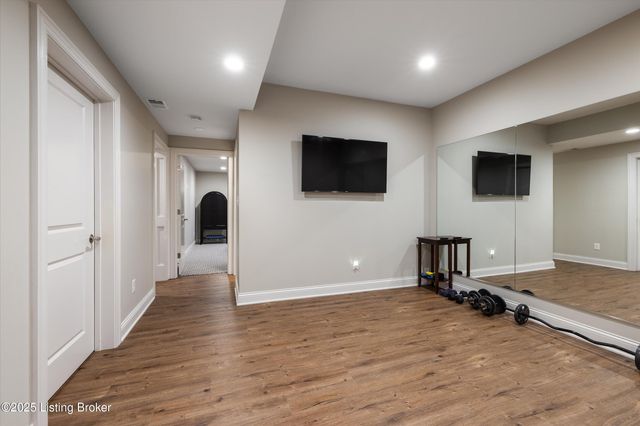 5203 Rock Ridge Dr, Louisville, KY 40241