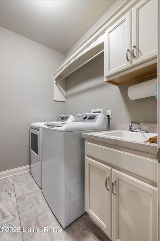 5203 Rock Ridge Dr, Louisville, KY 40241