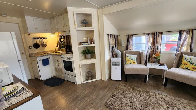 3300 26TH AVENUE E 105, Bradenton, FL 34208