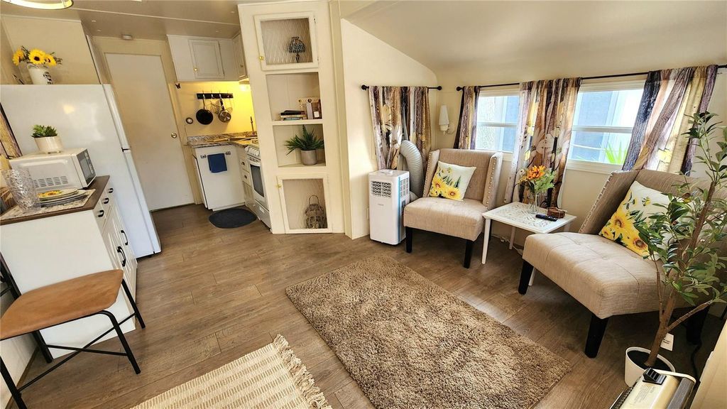 Image 14 of property listing at 3300 26TH AVENUE E 105, Bradenton, FL 34208