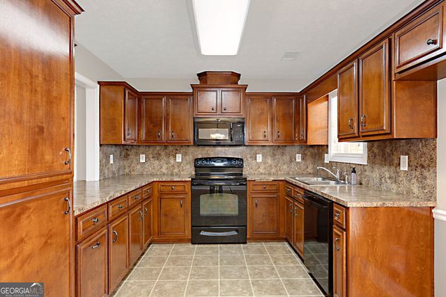 631 Lee Road 554, Phenix City, AL 36867