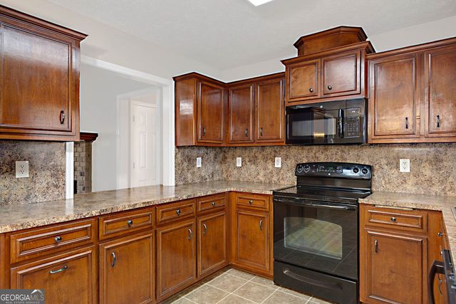 631 Lee Road 554, Phenix City, AL 36867