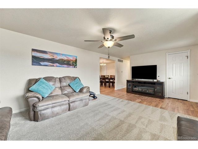 1734 Comanche Rd, Pueblo, CO 81001