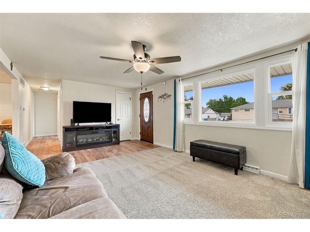 1734 Comanche Rd, Pueblo, CO 81001