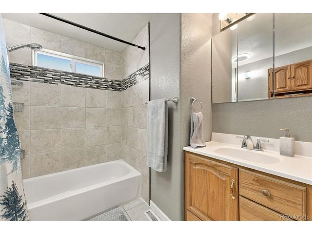 1734 Comanche Rd, Pueblo, CO 81001