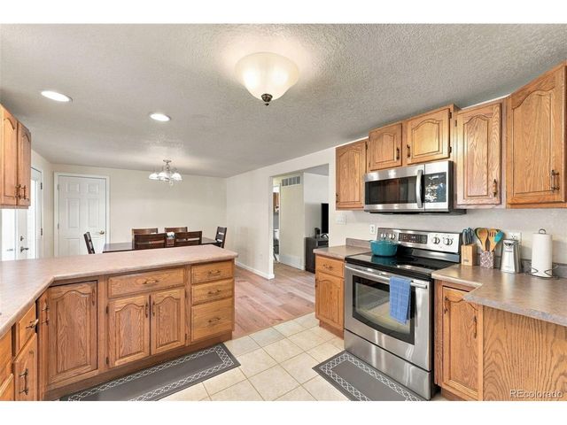 1734 Comanche Rd, Pueblo, CO 81001