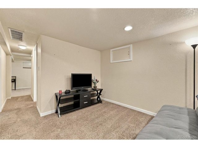 1734 Comanche Rd, Pueblo, CO 81001