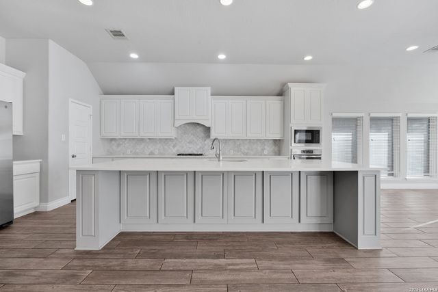 8823 HAYSTACK RD, San Antonio, TX 78254