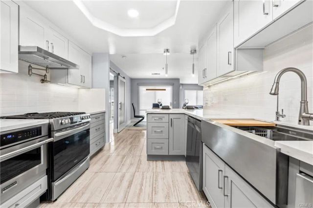 16255 Pacific Cir. 202, Huntington Beach, CA 92649