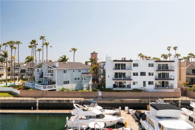 16255 Pacific Cir. 202, Huntington Beach, CA 92649