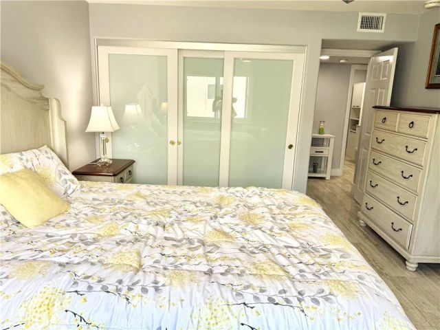 16255 Pacific Cir. 202, Huntington Beach, CA 92649