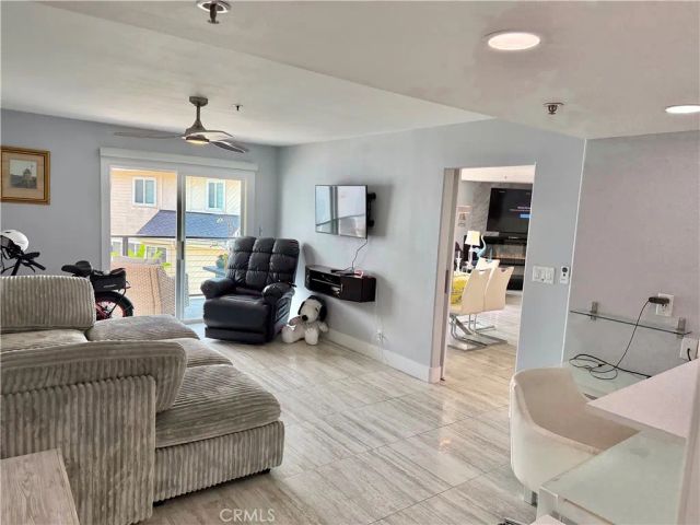 16255 Pacific Cir. 202, Huntington Beach, CA 92649