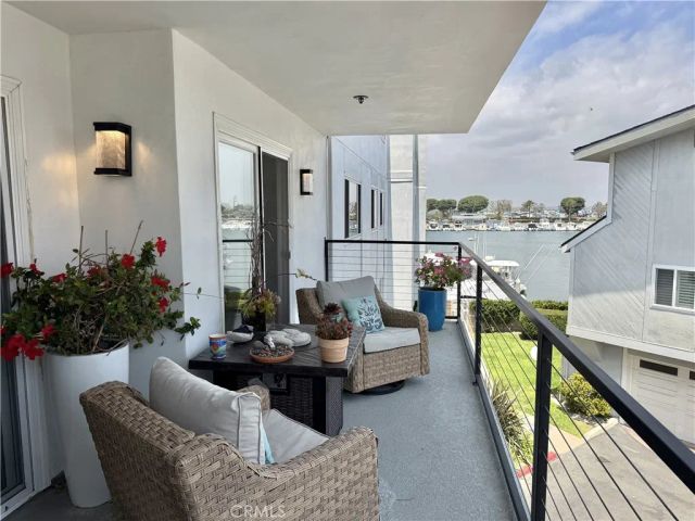 16255 Pacific Cir. 202, Huntington Beach, CA 92649