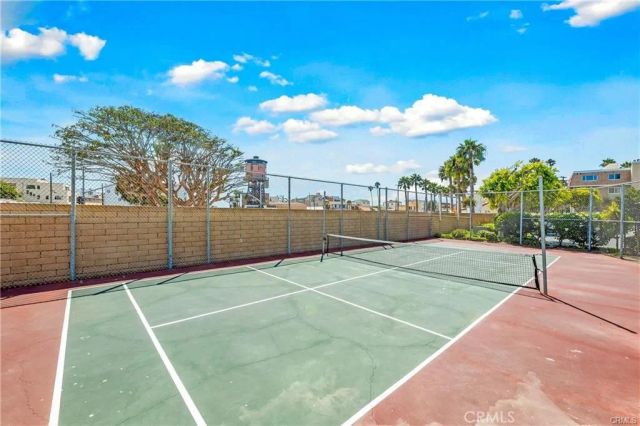 16255 Pacific Cir. 202, Huntington Beach, CA 92649