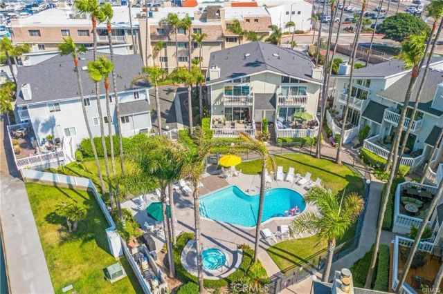 16255 Pacific Cir. 202, Huntington Beach, CA 92649