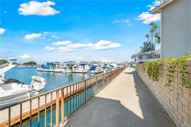 16255 Pacific Cir. 202, Huntington Beach, CA 92649