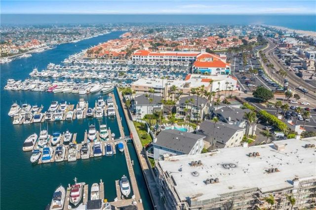 16255 Pacific Cir. 202, Huntington Beach, CA 92649