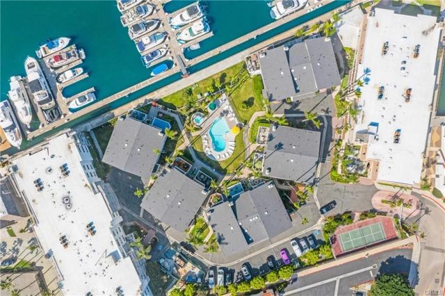16255 Pacific Cir. 202, Huntington Beach, CA 92649
