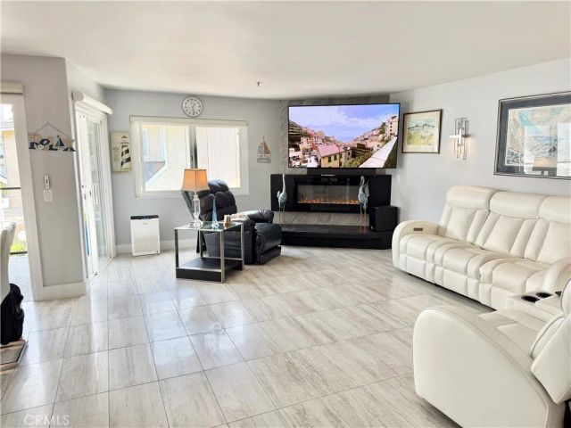 16255 Pacific Cir. 202, Huntington Beach, CA 92649