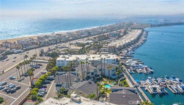 16255 Pacific Cir. 202, Huntington Beach, CA 92649