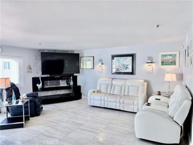 16255 Pacific Cir. 202, Huntington Beach, CA 92649