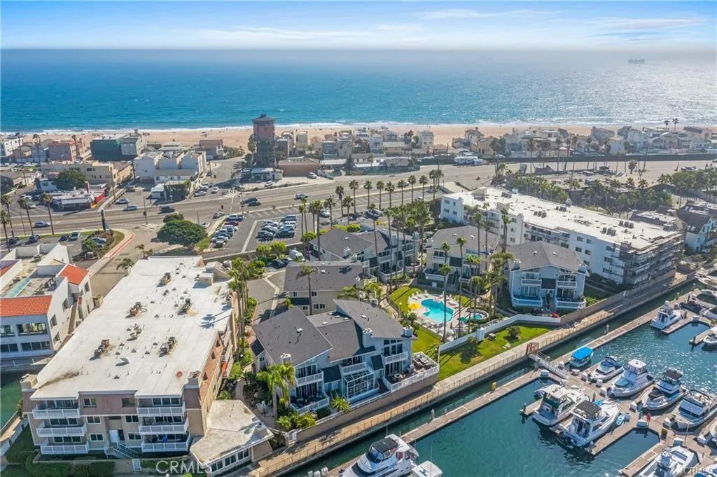 16255 Pacific Cir. 202, Huntington Beach, CA 92649