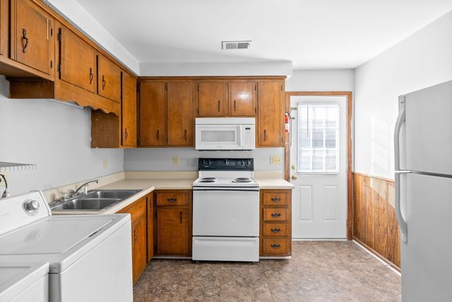 754 Bancroft Cir Apt D, Clarksville, TN 37042