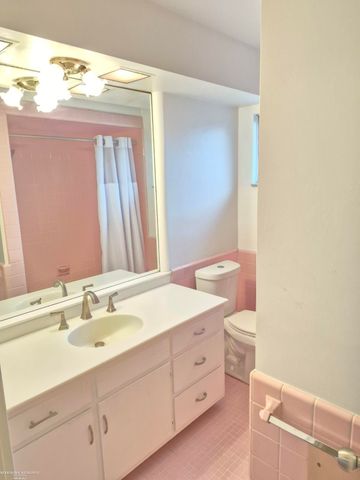 830 Harcourt Road, Grosse Pointe Park, MI 48230