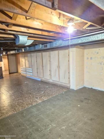 830 Harcourt Road, Grosse Pointe Park, MI 48230