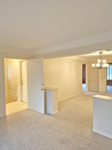 830 Harcourt Road, Grosse Pointe Park, MI 48230