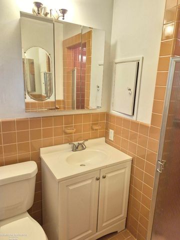 830 Harcourt Road, Grosse Pointe Park, MI 48230