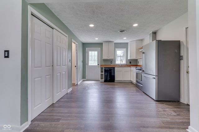 610 Holiday Drive, Fortville, IN 46040