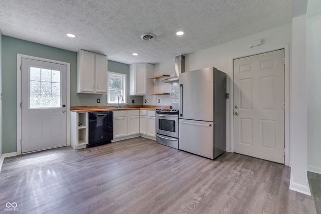 610 Holiday Drive, Fortville, IN 46040