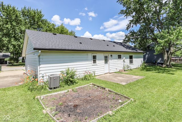 610 Holiday Drive, Fortville, IN 46040