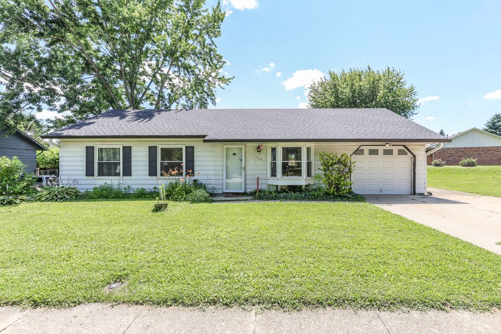 610 Holiday Drive, Fortville, IN 46040