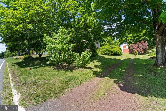 9039 EASTON RD, Ottsville, PA 18942