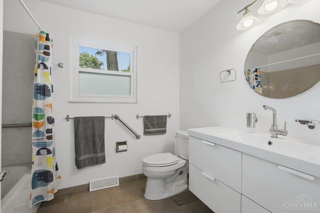 1660 Foxwood Trail, Miami Twp, OH 45140