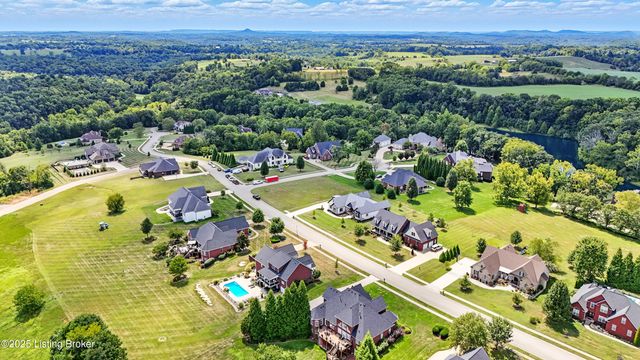 132 Laurel Dr, Bardstown, KY 40004