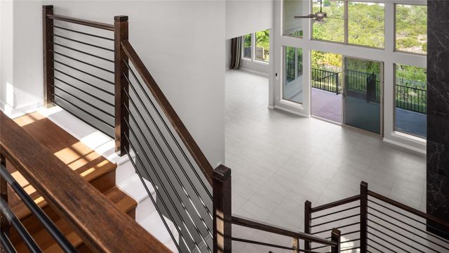 595 Dayridge DR, Dripping Springs, TX 78620