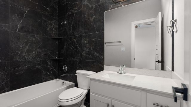 595 Dayridge DR, Dripping Springs, TX 78620