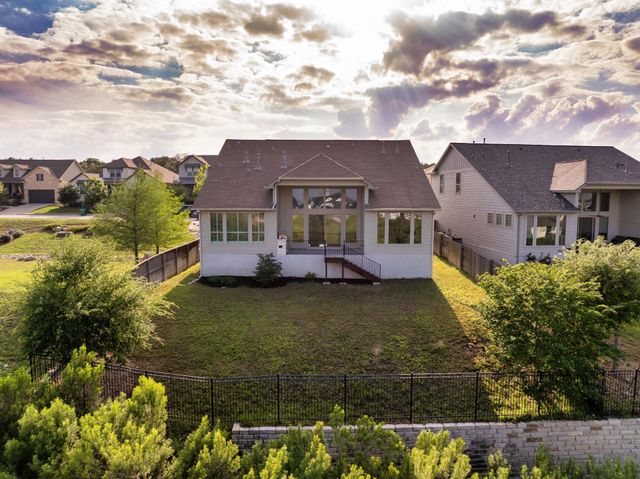595 Dayridge DR, Dripping Springs, TX 78620
