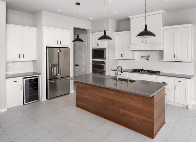 595 Dayridge DR, Dripping Springs, TX 78620